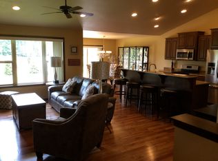 601 Pebblestone Cir, Hobart, WI 54155