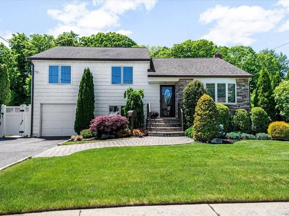 29 Armon Drive, Bethpage, NY 11714