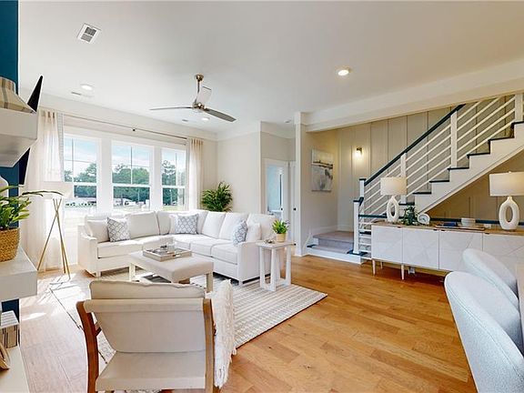2nd image of 901 Jennings Ln