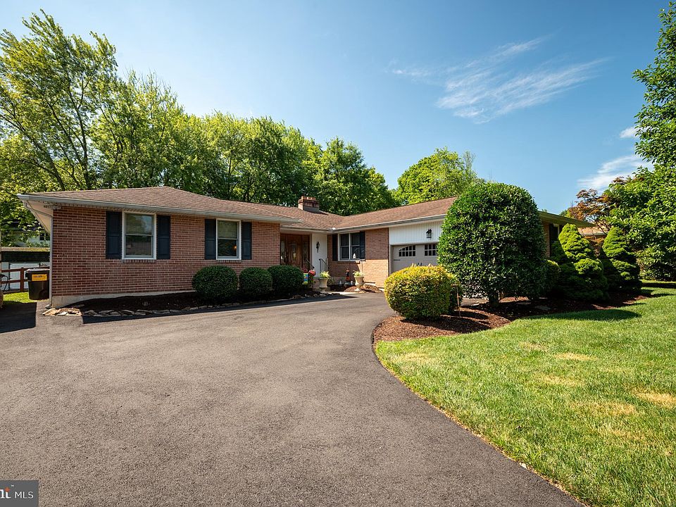 1st image of 2614 Deepwood Dr