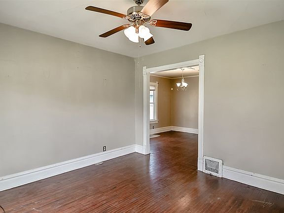 5th image of 312 S Chicago Ave