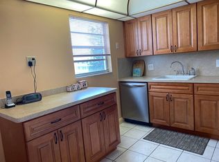 360 Wellington Cir #J-3600, West Palm Beach, FL 33417
