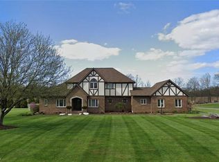 1437 Suffield Oaks Ln, Mogadore, OH 44260