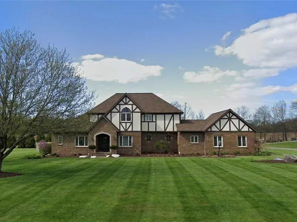 1437 Suffield Oaks Ln, Mogadore, OH 44260