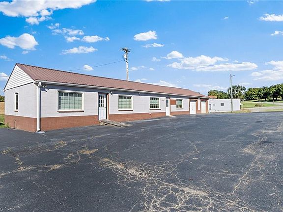 3rd image of 1760 Poplar Springs Rd