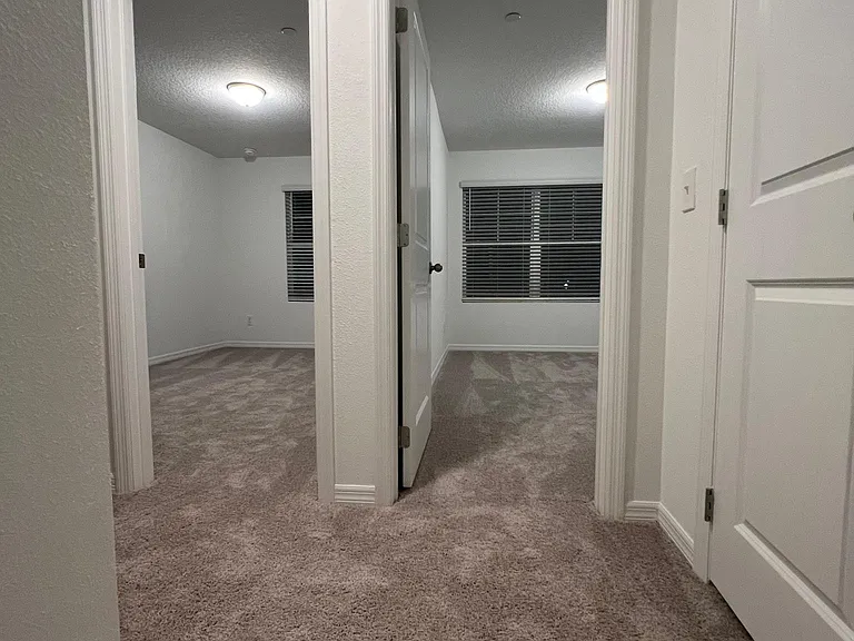 3110 Merton Aly — Photo 16