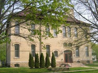 400 Garfield St APT 3, Stoughton, WI 53589