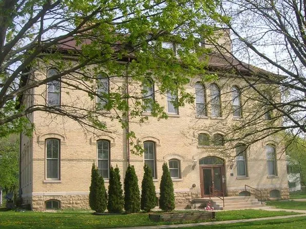400 Garfield St APT 3, Stoughton, WI 53589