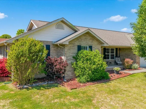 1267 Stewart St, Sevierville, TN 37876