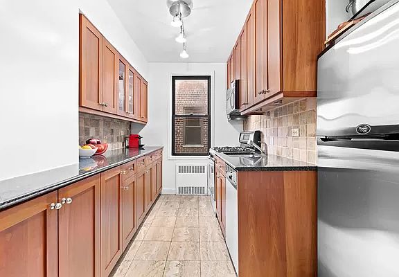 3rd image of 30 E 9th St APT 6M