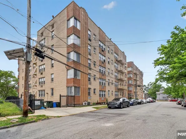 19 Lyons Ave APT 204, Newark, NJ 07112