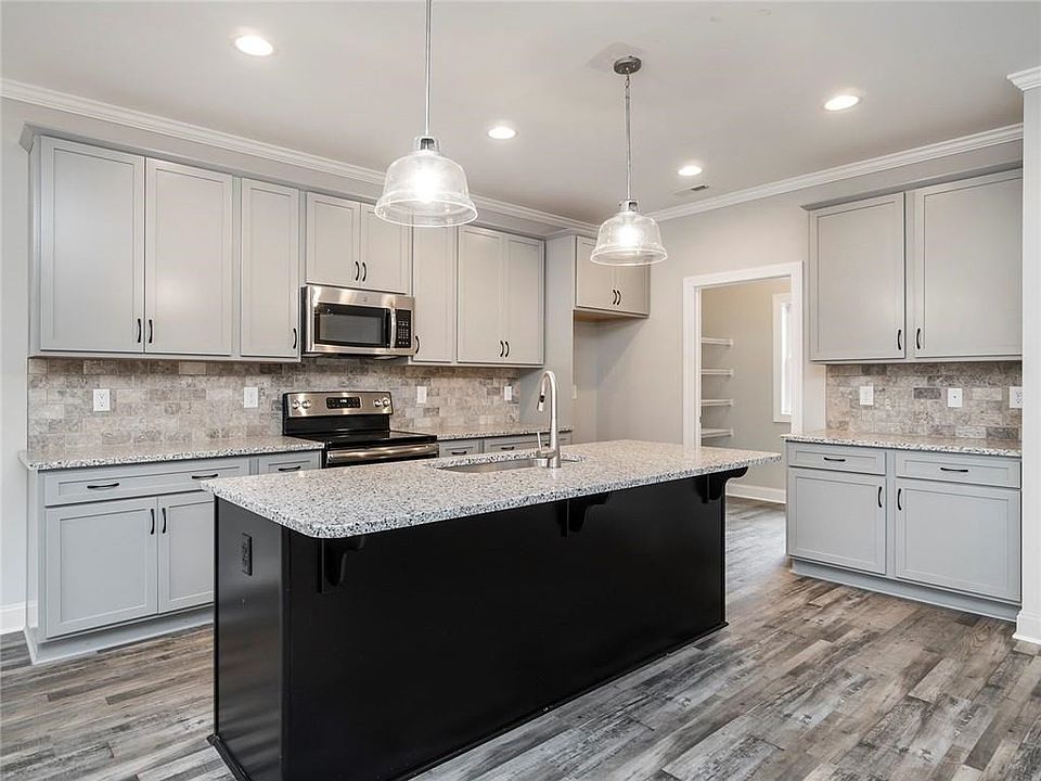 2nd image of 5842 Ironwood Dr