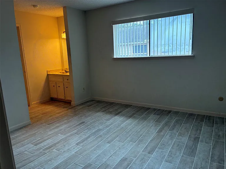 13784 Hollowgreen Dr — Photo 24