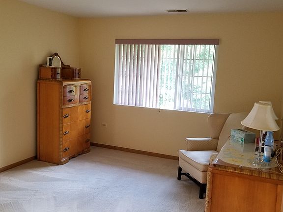 5th image of 605 Barrington Ave #3