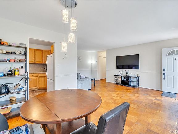 4th image of 315 Hicksville Road #1