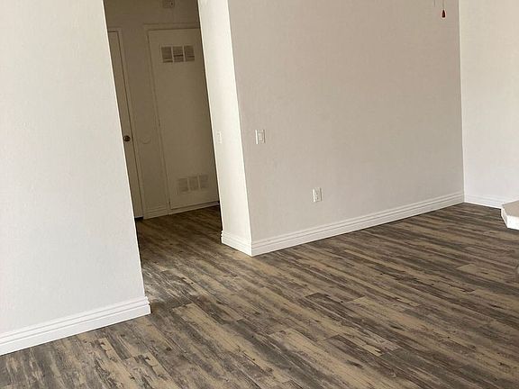4th image of 1113 Greenfield Dr APT 21