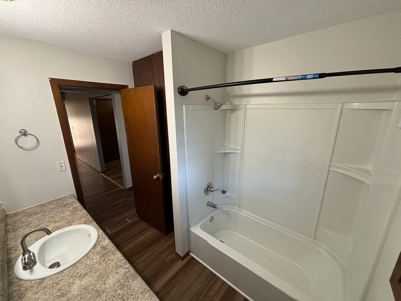 3 bed, 1.5 bath, 1972 sqft, $1,350 — Photo 2