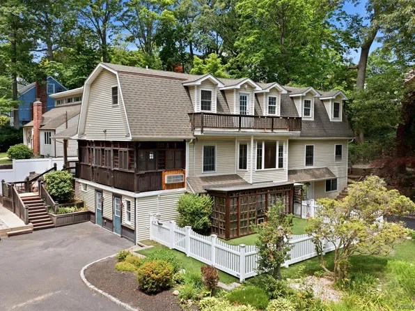 300 McKinley Terrace, Centerport, NY 11721