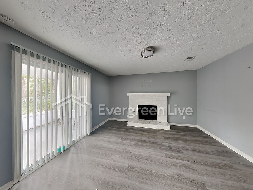 2nd image of 980 Walnut Creek Ln
