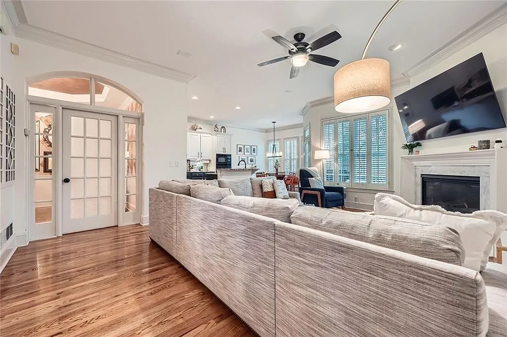 3 bed, 3.5 bath, 3180 sqft, $4,250 — Photo 4