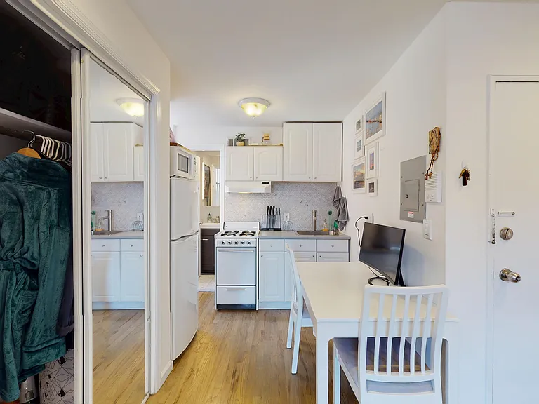 253 3rd St #2B — Photo 10