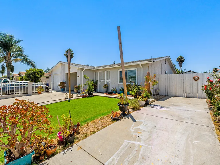 262 Securidad St — Photo 3