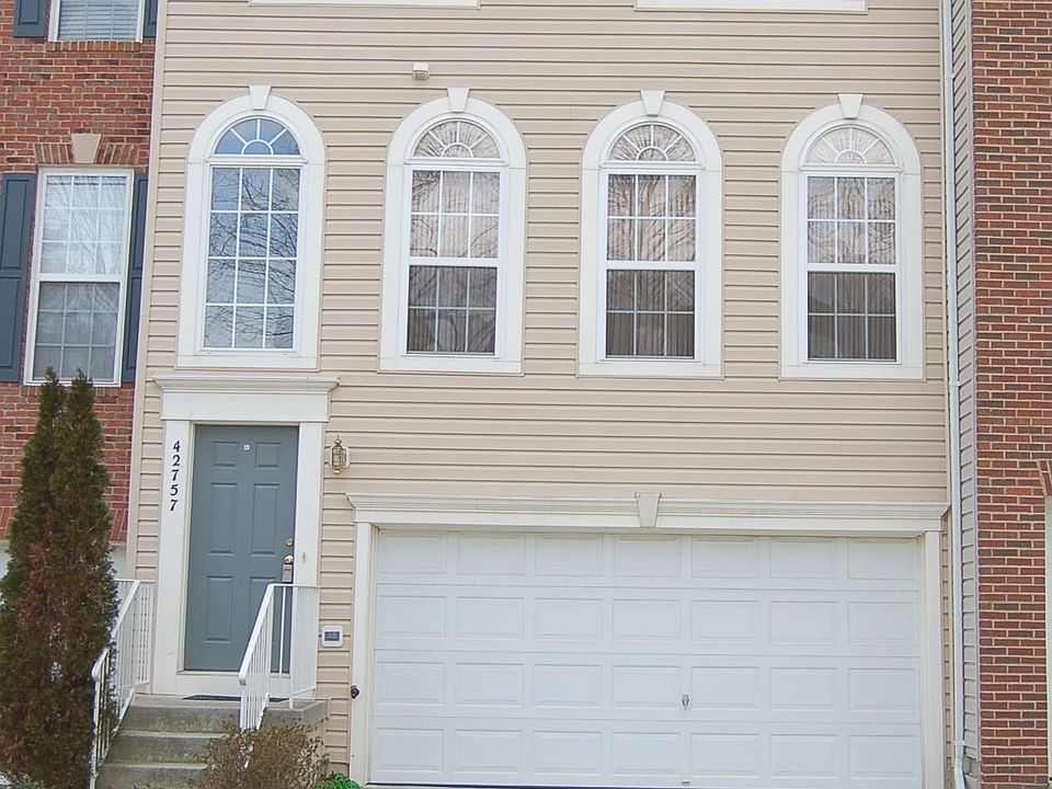Two Car Garage Town home