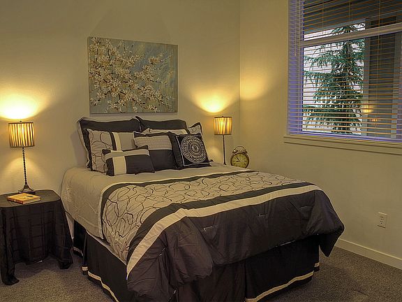 Queen sized bedroom 