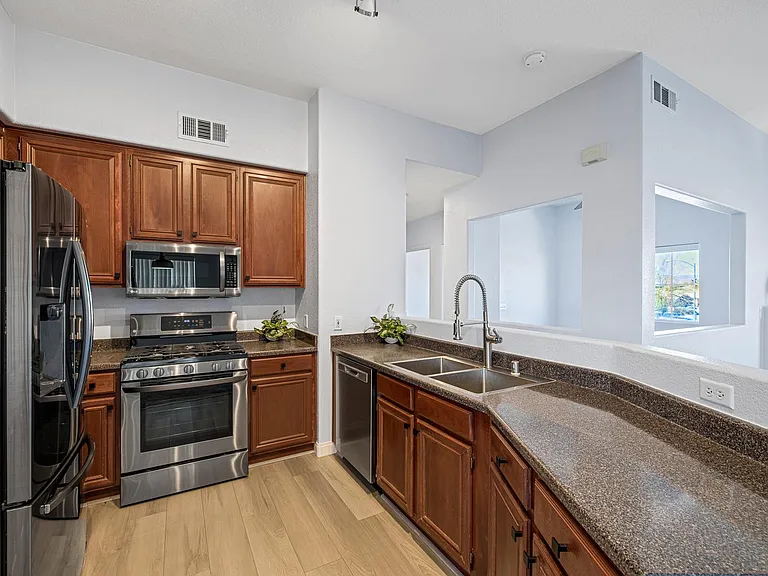 10245 S Maryland Pkwy #225 — Photo 6