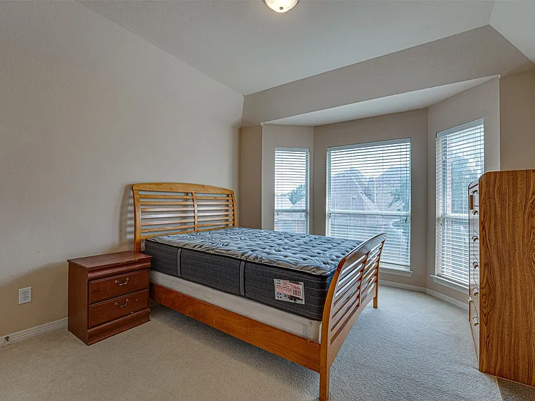 14 Center Ct — Photo 17