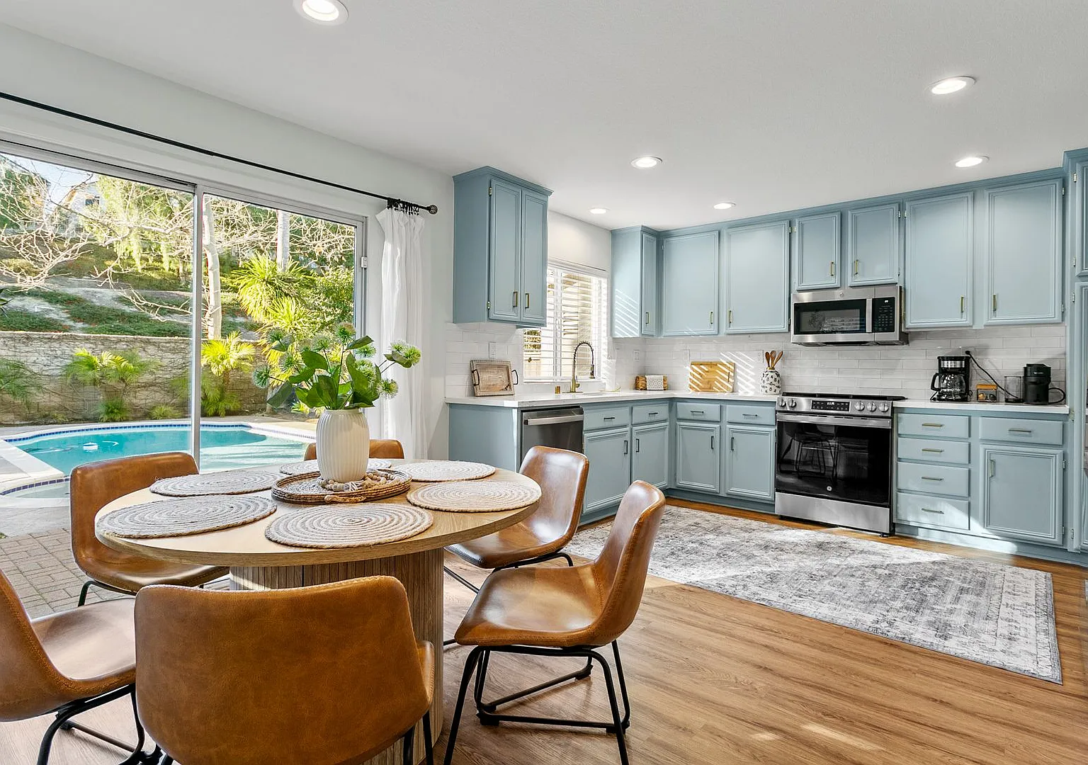 Stunning Aliso Viejo Pool Home 4 Bedroom — Photo 4
