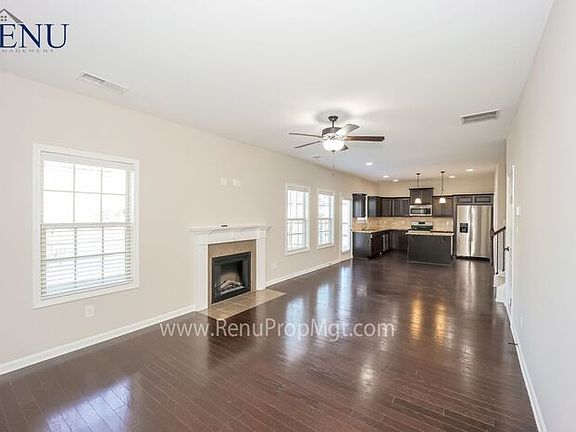 3rd image of 6 Somerset Ln