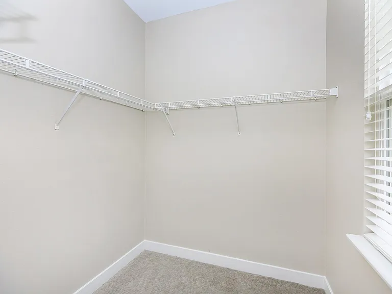 Bellecour Way Apartment Homes — Photo 49