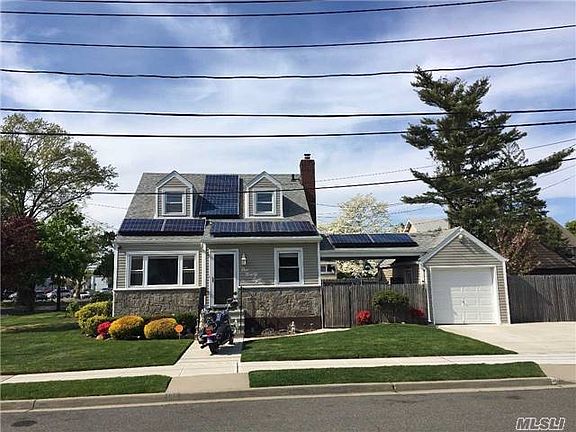 4th image of 198 Oak St