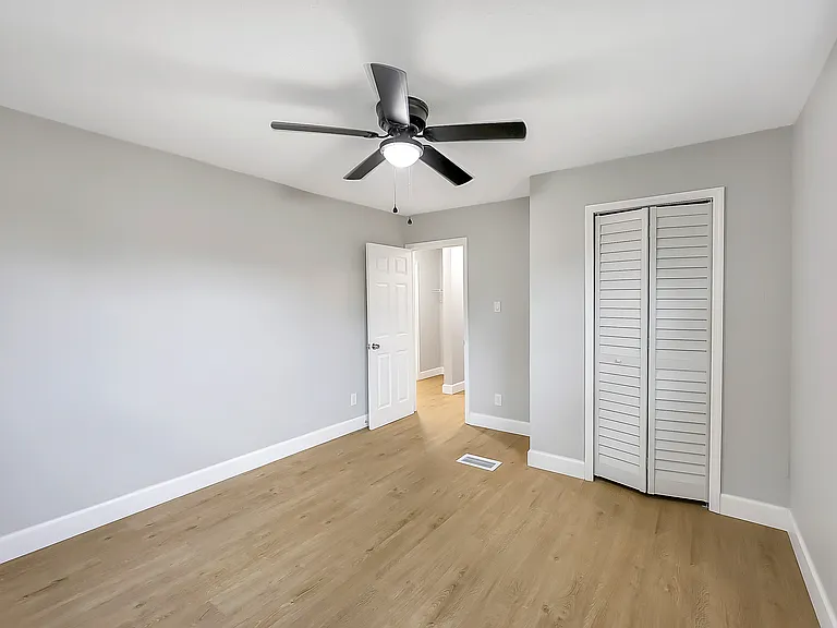 5321 NW 9th Pl — Photo 8