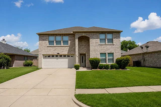 Longbow Dr, Grand Prairie — Photo 1
