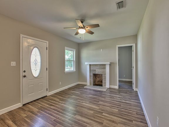 3rd image of 1111 Magnolia Dr