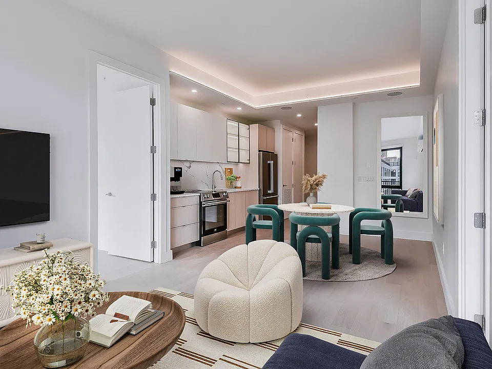 218 Front St #600