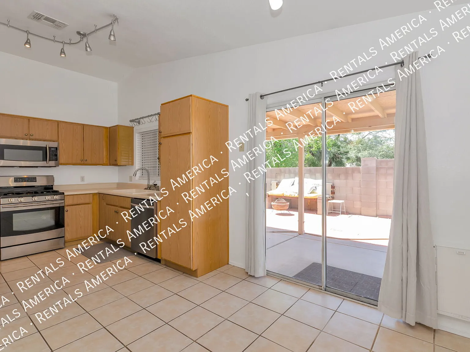 Hurry! Cute, clean 3 bedroom/2 bath! — Photo 4