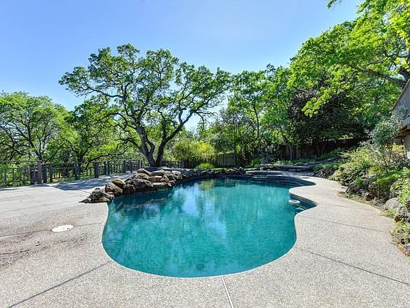 2nd image of 9720 Oak Leaf Way