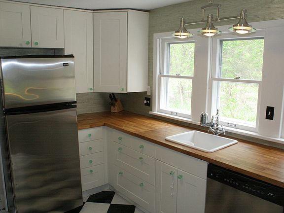 3rd image of 7122 Robinwood Ln
