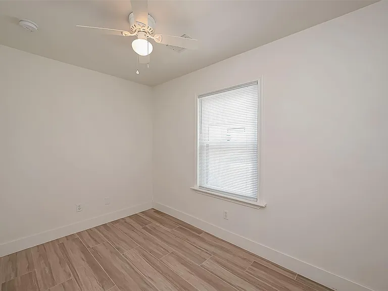 915 Adele St — Photo 17