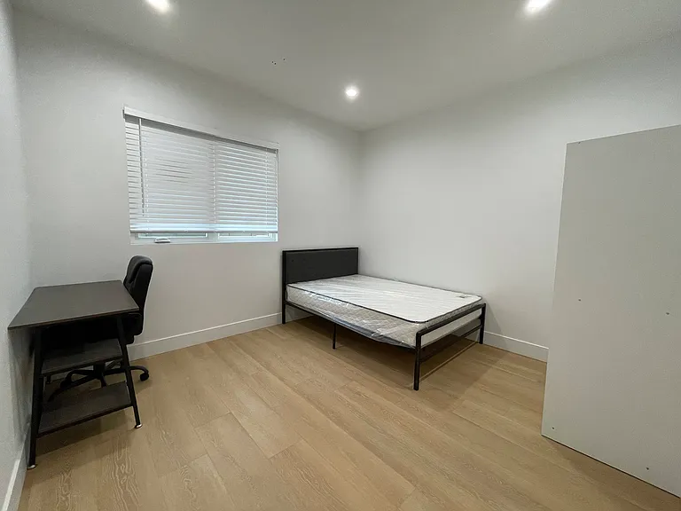 1340 W 37th St #1342-1/4 — Photo 7