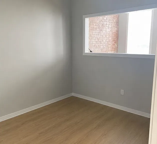 140 Simcoe St #209 — Photo 3