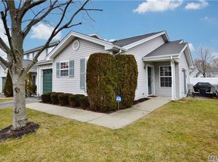 2 Biltmore Cir, Huntington Station, NY 11746