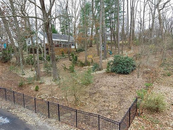 3rd image of 128 Shadowlawn Dr #B