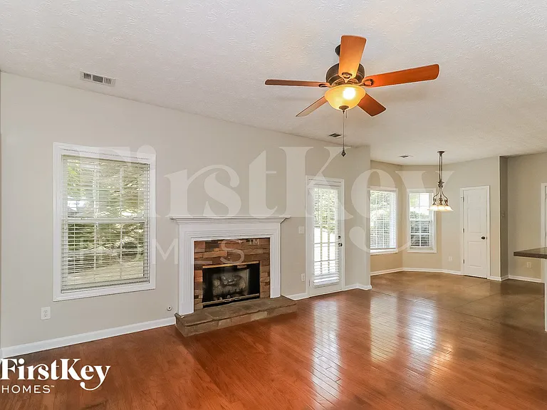 6325 Wilmington Way — Photo 2