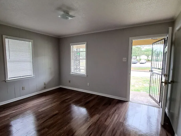 2972 Hale Ave — Photo 2
