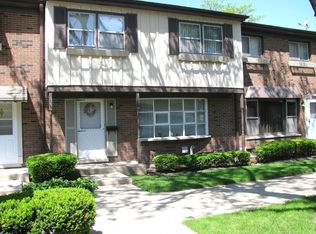 266 Green Ct, Wood Dale, IL 60191