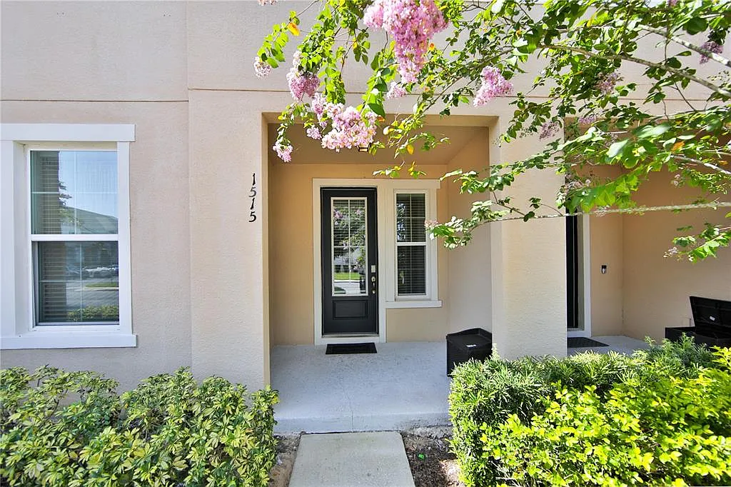 3 bed, 3.5 bath, 1962 sqft, $2,750 — Photo 2